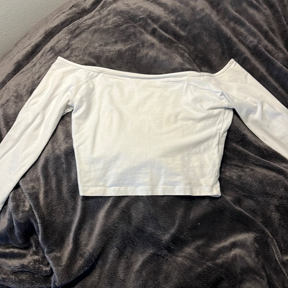 cropped off the shoulder hollister tee